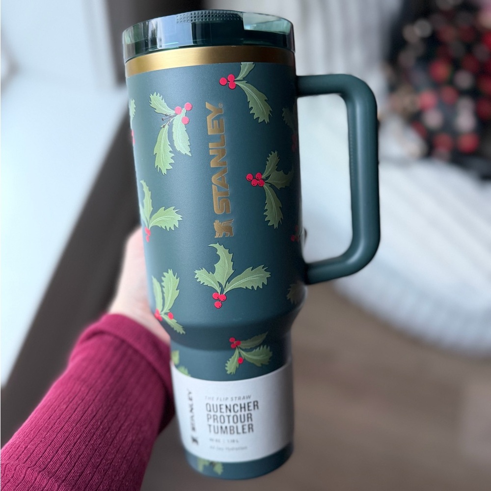 Stanley HOLIDAY BOTANICAL Protour Tumbler 40OZ Christmas Holly Berry print 2025